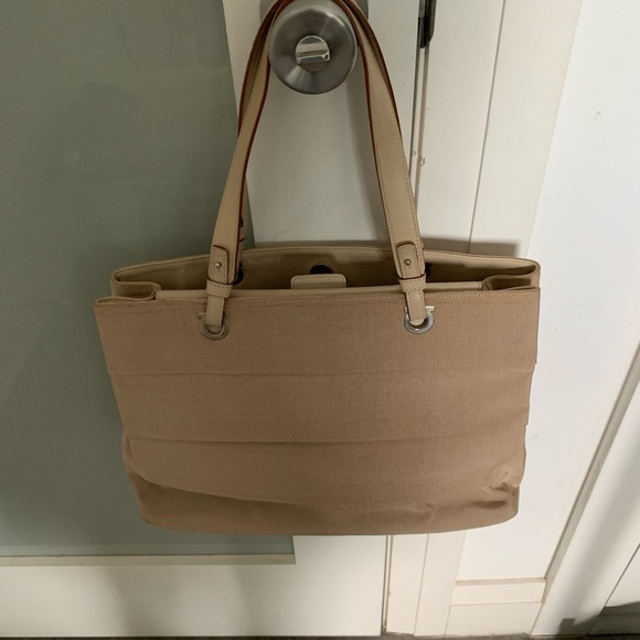 Salvatore Ferragamo Tan Tiered Nylon Grosgrain Shoulder Bag Authentic - Picture 2 of 13